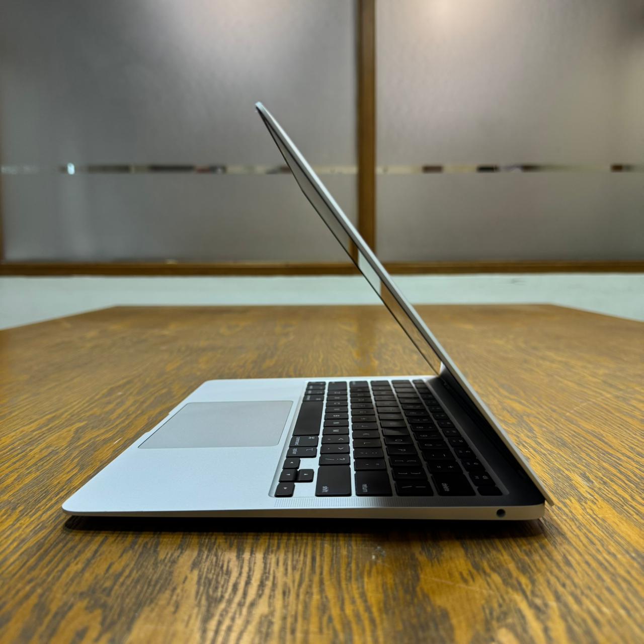 Apple MacBook Air 2020 (Used) Apple M1 Chip 8GB RAM 256GB SSD 13.3" Inches Retina Display | 603 Cycles | Silver - Code: RNMB0009