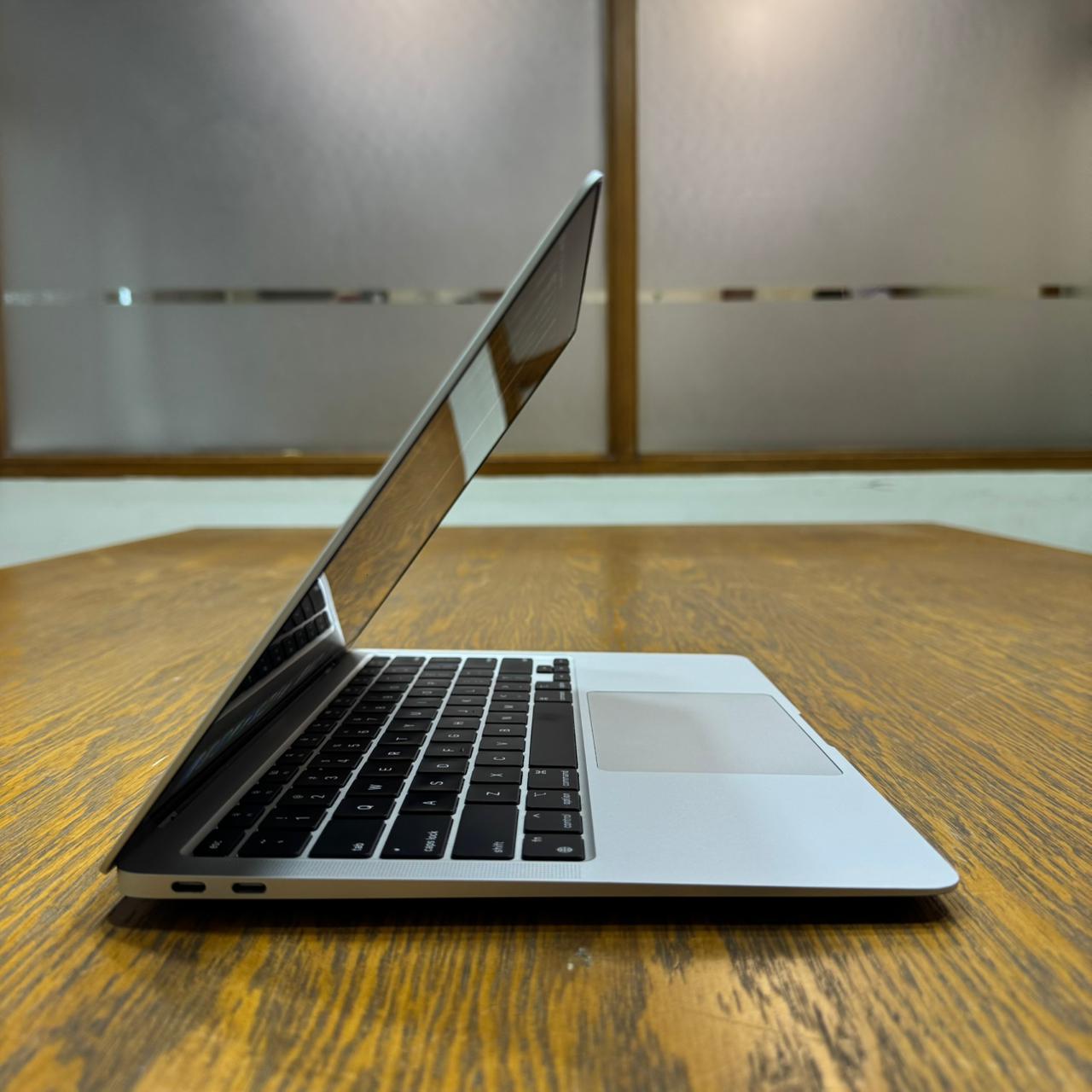 Apple MacBook Air 2020 (Used) Apple M1 Chip 8GB RAM 256GB SSD 13.3" Inches Retina Display | 603 Cycles | Silver - Code: RNMB0009