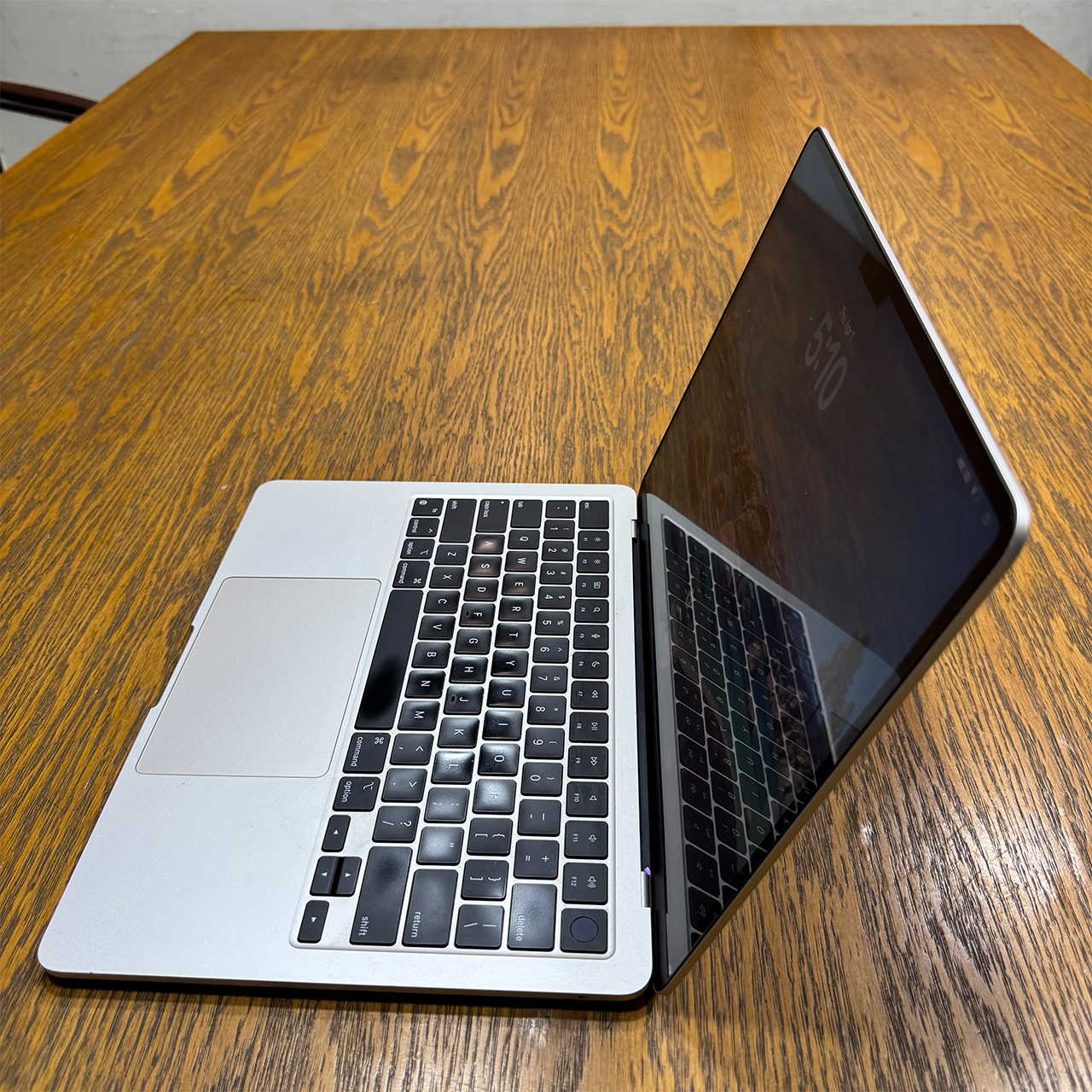 Apple MacBook Air 2022 (Used) Apple M2 Chip 8GB RAM 256GB SSD 13.3" Inches Retina Display | 424 Cycles | Silver - Code: RNMB0041