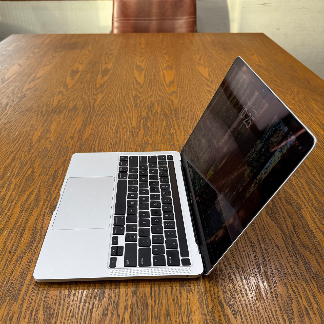 Apple MacBook Pro 2020 (Used) Apple M1 Chip 8GB RAM 512GB SSD 13.3" Inches Retina Display | 36 Cycles | Silver - Code: RNMB0038