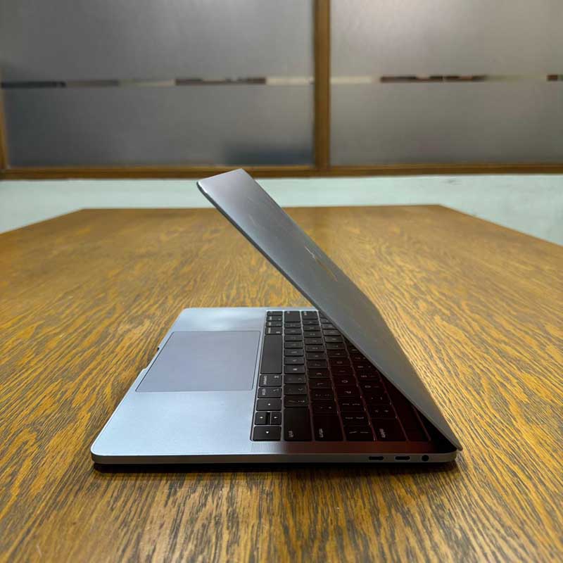 Apple MacBook Pro 2019 (Used) Intel Core i5 8GB RAM 256GB SSD 13.3" Inches Retina Display | 241 Cycles | Space Grey - Code: RNMB0008
