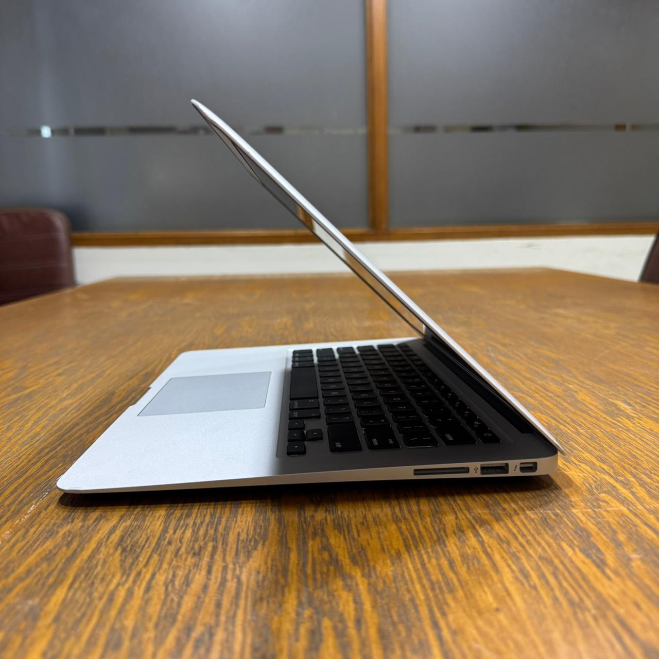 Apple MacBook Air 2017 (Used) Intel Core i5 8GB RAM 128GB SSD 13.3" Inches Retina Display | 50 Cycles | Silver - Code: RNMB0023