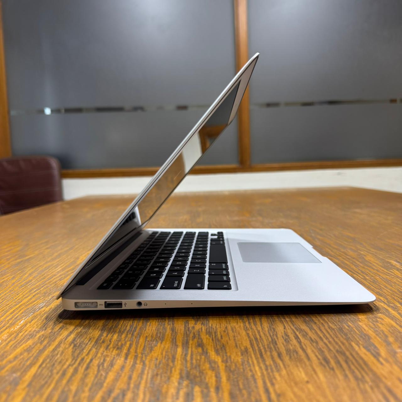 Apple MacBook Air 2017 (Used) Intel Core i5 8GB RAM 128GB SSD 13.3" Inches Retina Display | 50 Cycles | Silver - Code: RNMB0023