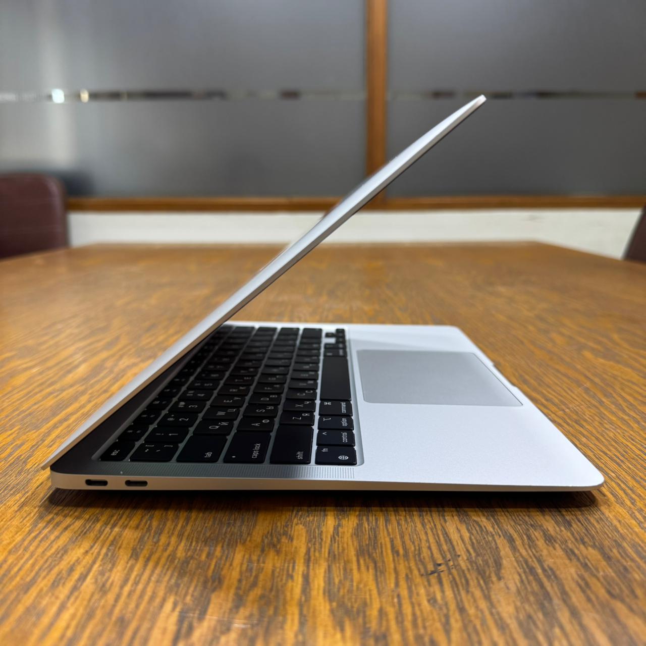 Apple MacBook Air 2020 (Used) Apple M1 Chip 8GB RAM 256GB SSD 13.6" Inches Retina Display | 373 Cycles | Silver - Code: RNMB0026
